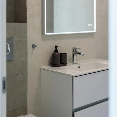 Lakefront Luxe