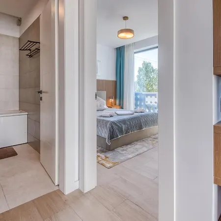 Lakefront Luxe Mamaia