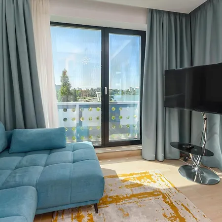Lakefront Luxe *